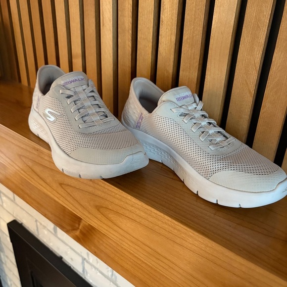 Skechers Women's Light Gray Sneakers - Picture 2 of 6